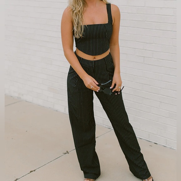 Motel Rocks Set - Picture 3 of 4